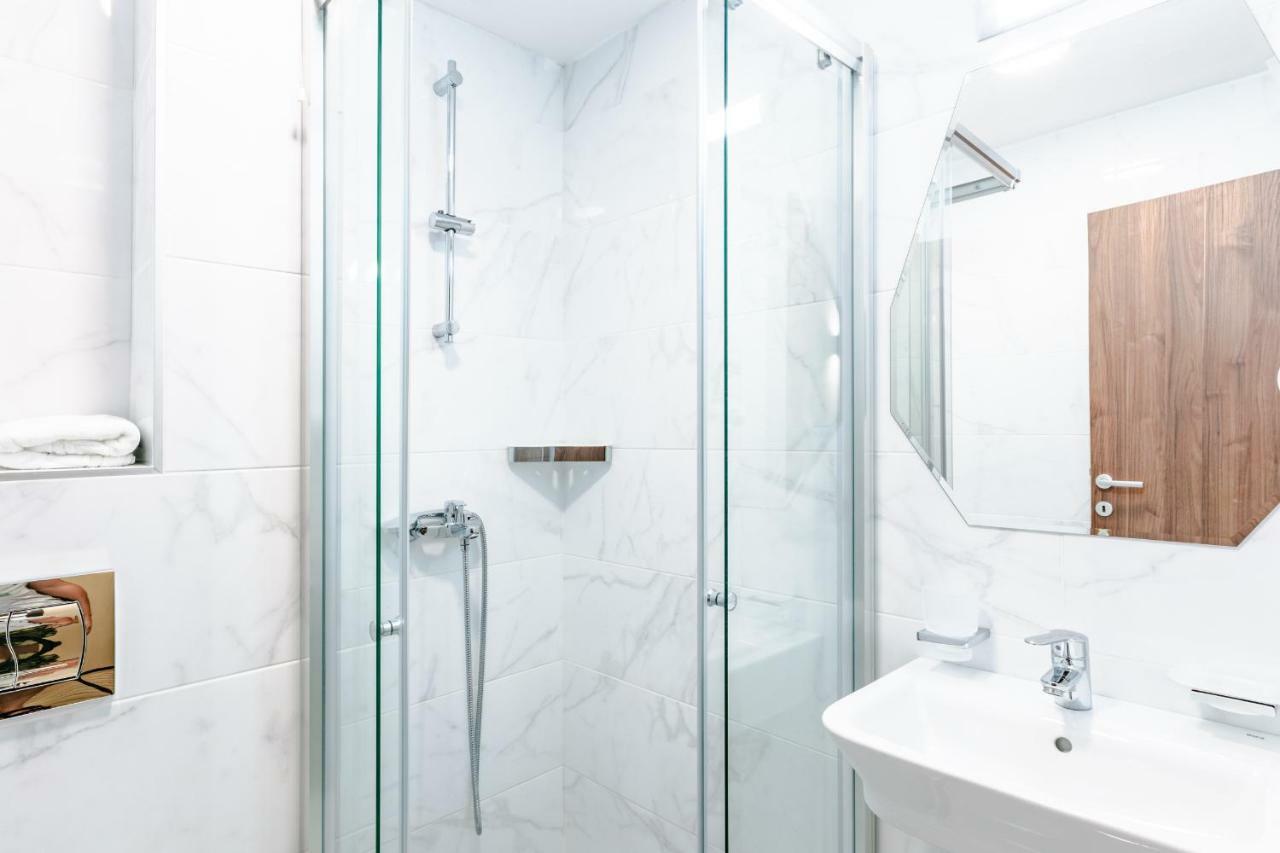 אוהריד Hotel Pela מראה חיצוני תמונה